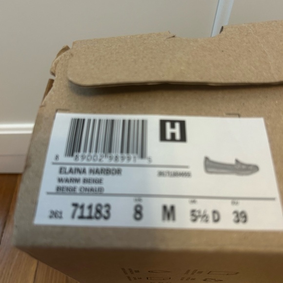 Clarks Elaina Harbor Warm Beige slip on size 8 NWT - Picture 4 of 7